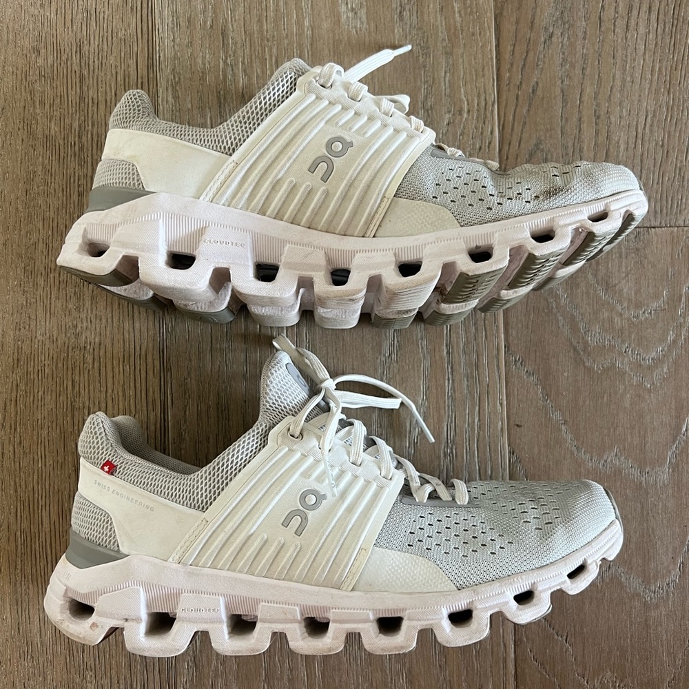 On brand white cloud gently used size 9